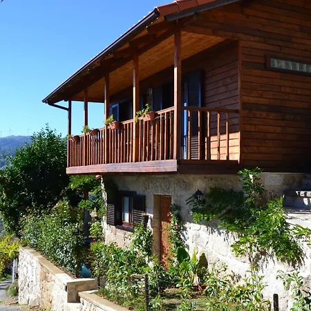 度假居 Charming House In With Mountain View