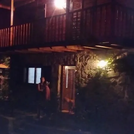 Charming House In With Mountain View Nyaraló