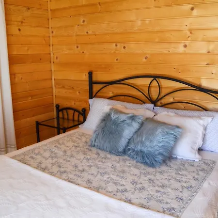 Hébergement de vacances Charming House In With Mountain View